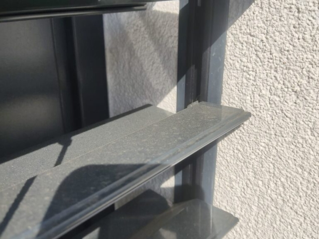 Zašpiněné lamely venkovních žaluzií